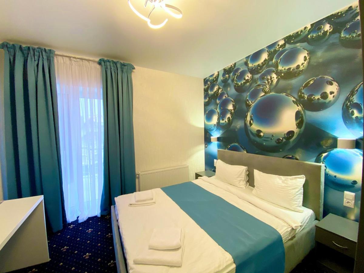 Biruza Club Hotell Petrivs'ke Exteriör bild