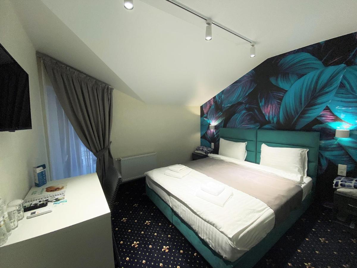 Biruza Club Hotell Petrivs'ke Exteriör bild