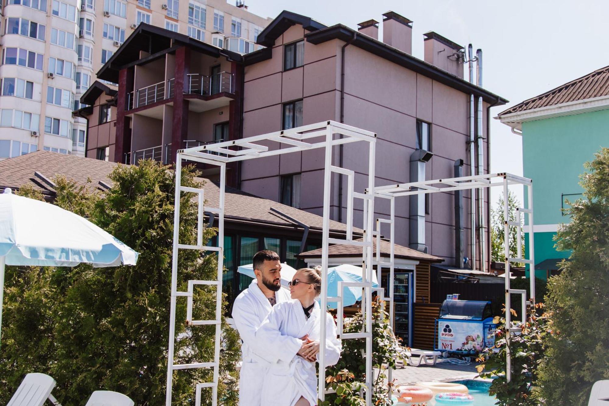 Biruza Club Hotell Petrivs'ke Exteriör bild