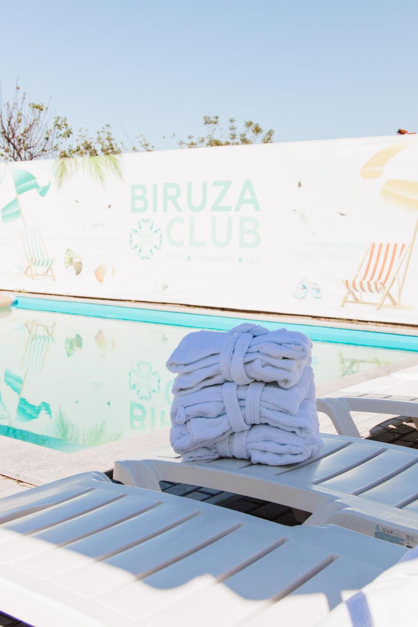 Biruza Club Hotell Petrivs'ke Exteriör bild