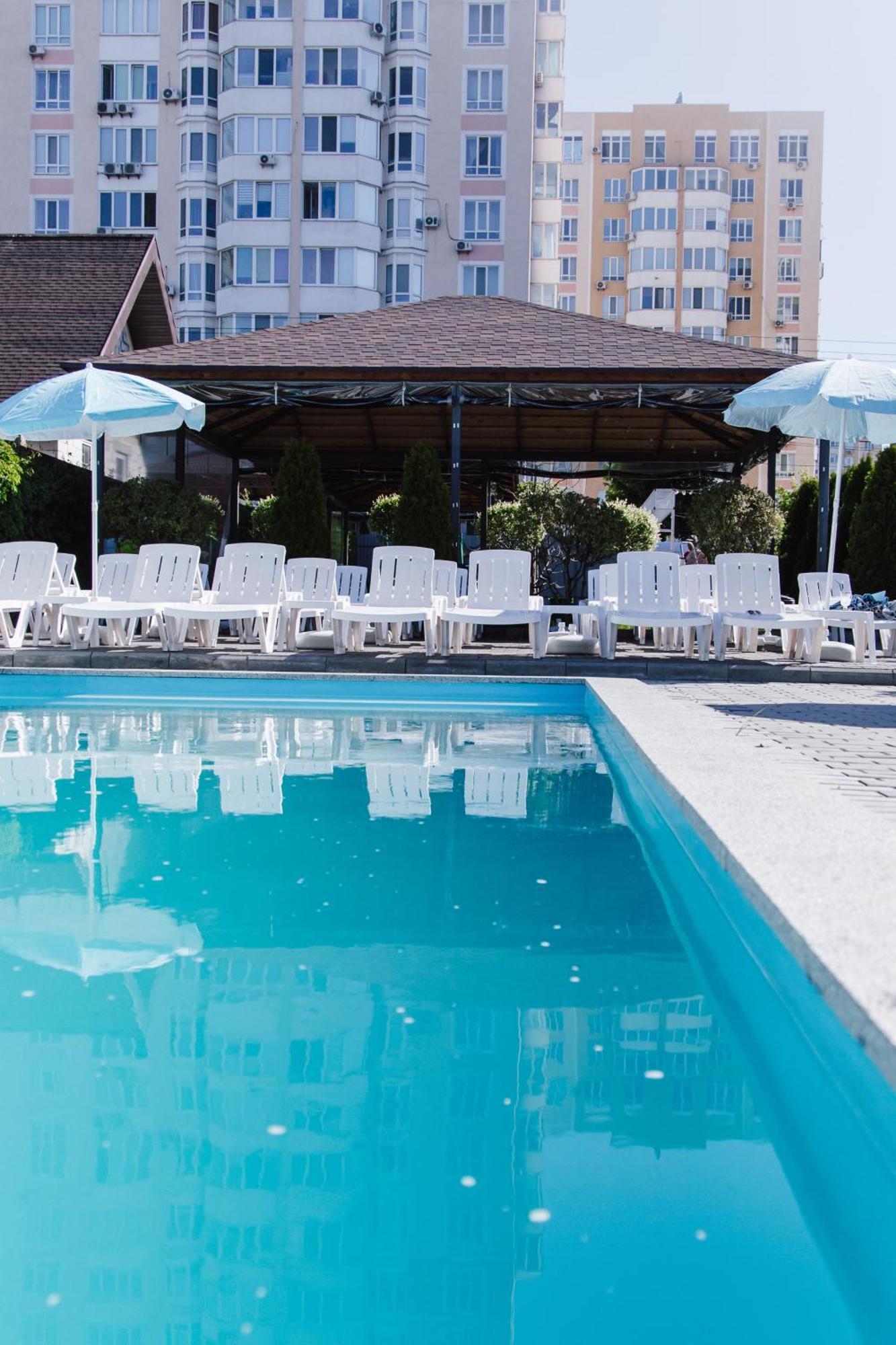 Biruza Club Hotell Petrivs'ke Exteriör bild