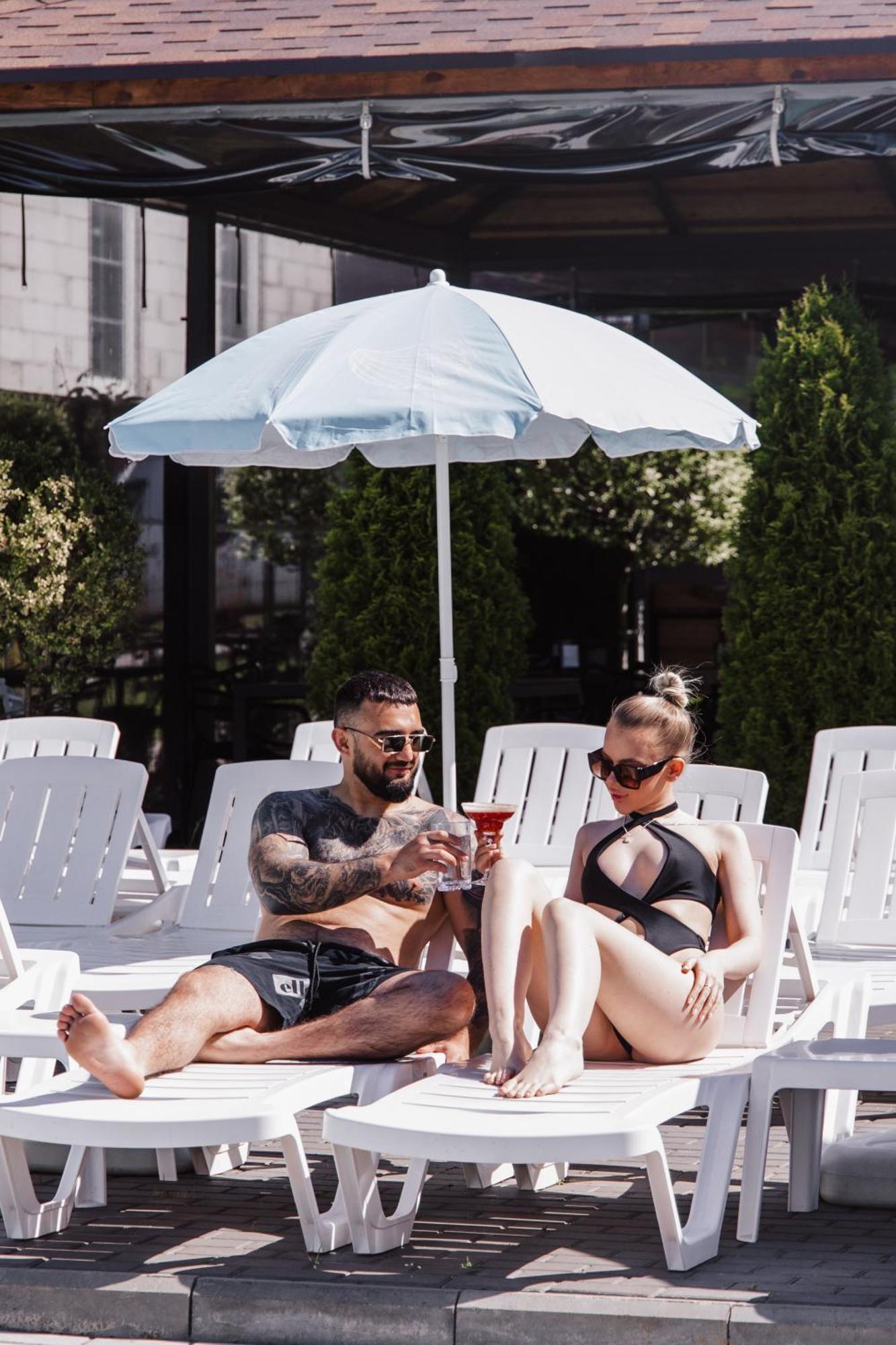 Biruza Club Hotell Petrivs'ke Exteriör bild