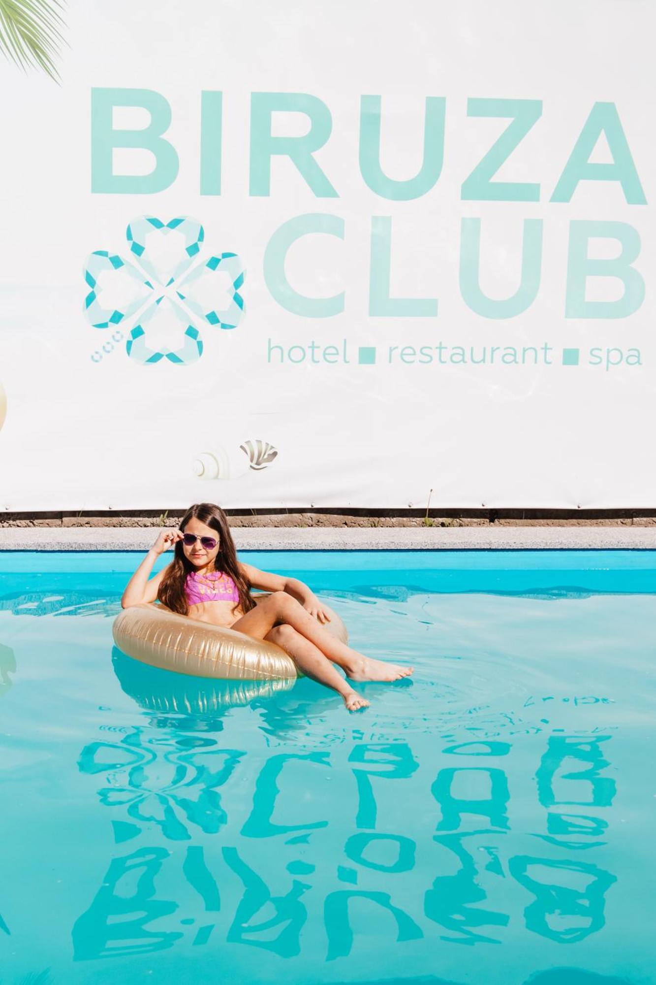 Biruza Club Hotell Petrivs'ke Exteriör bild