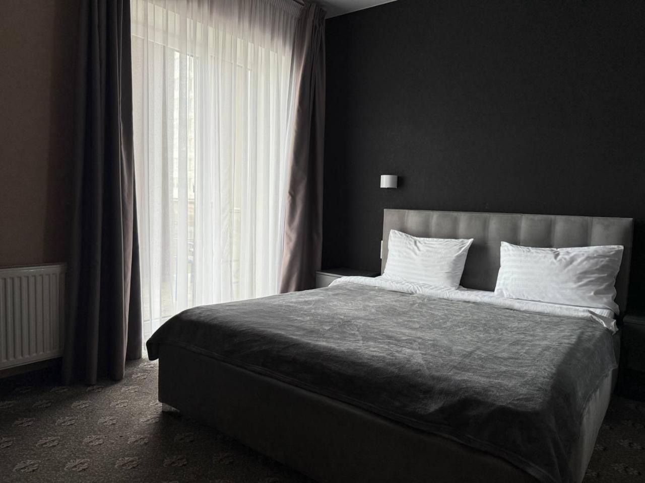Biruza Club Hotell Petrivs'ke Exteriör bild