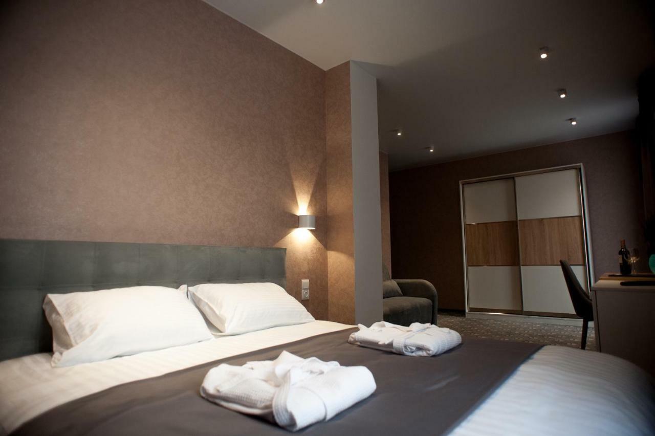 Biruza Club Hotell Petrivs'ke Exteriör bild